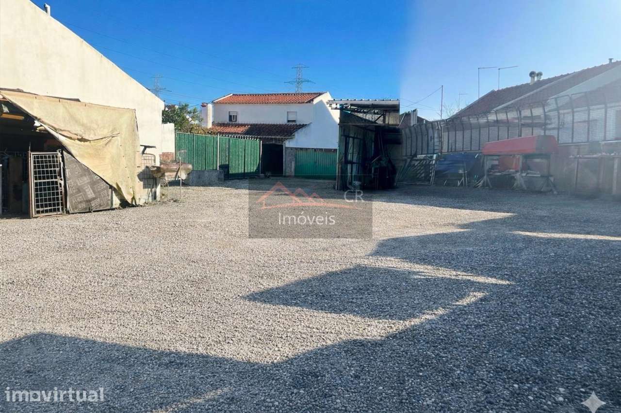 Terreno 331 m2- implantação 91m2 -  (Alto da Guerra - Setúbal) - Grande imagem: 2/5