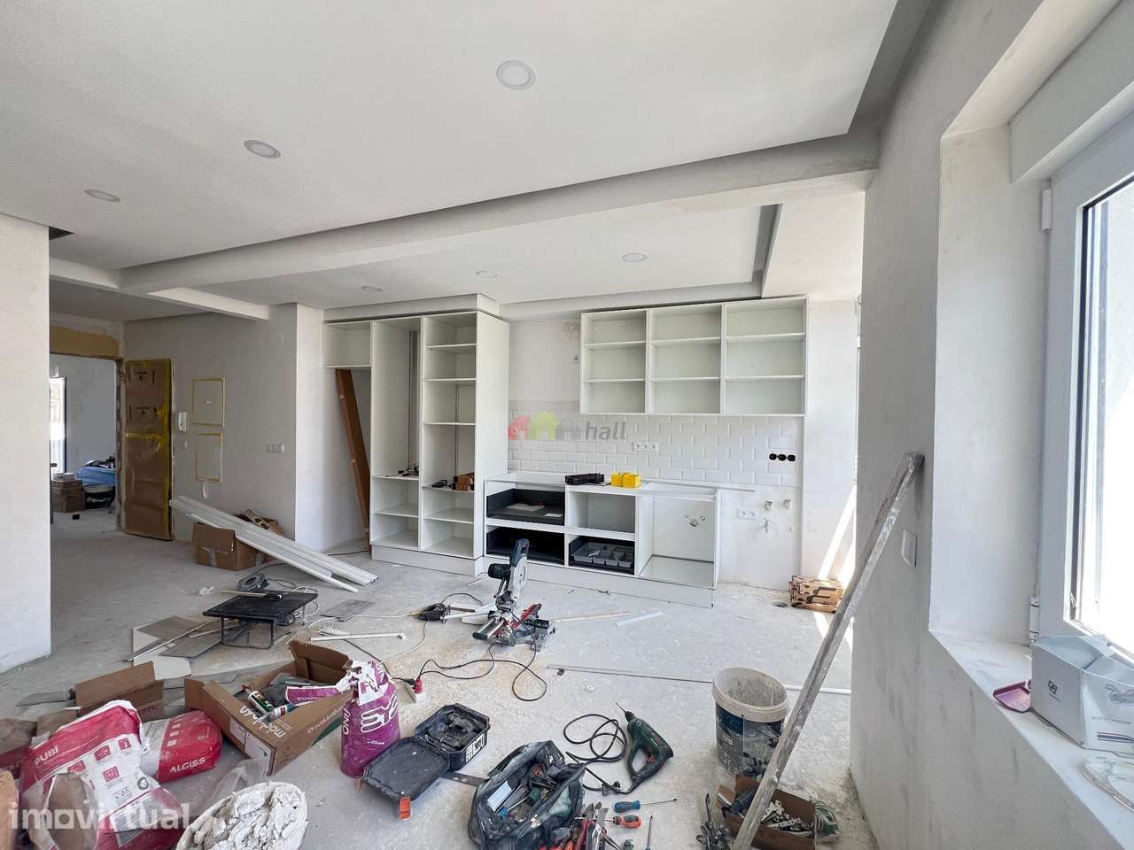 Apartamento T2 totalmente remodelado com varanda - Grande imagem: 2/14