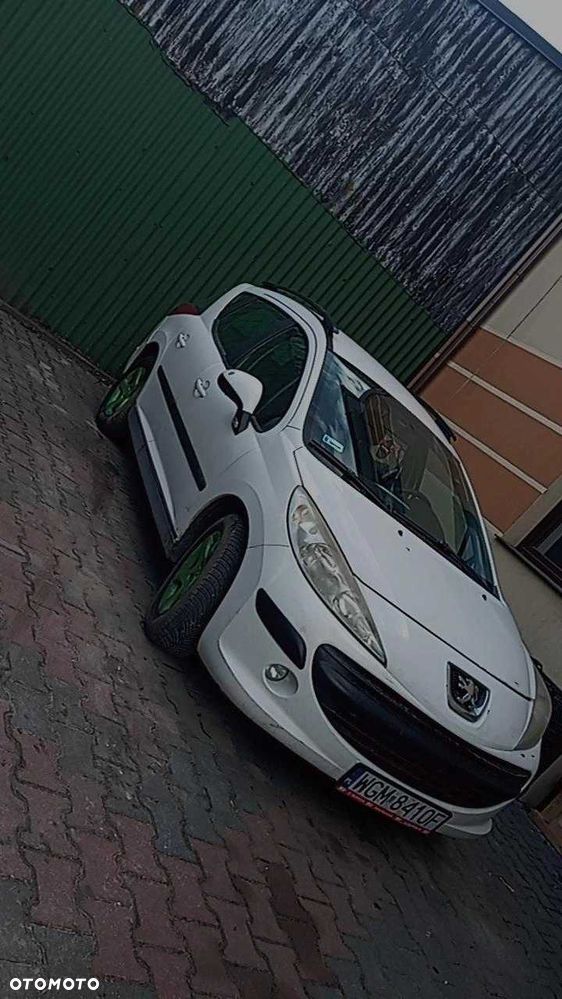 Peugeot 207 - 1