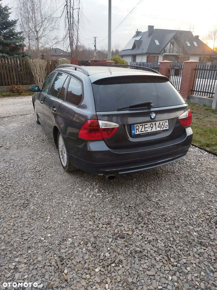 BMW Seria 3 320i - 3