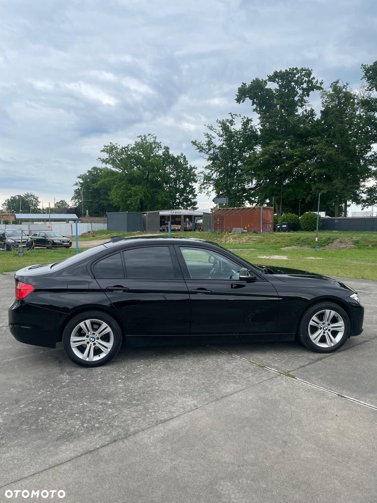 BMW Seria 3 318d DPF Edition Sport - 5