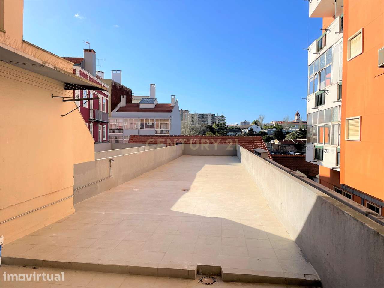 Exclusivo T2 com terraço privativo e parqueamento na Av. do Brasil, Al - Grande imagem: 2/16
