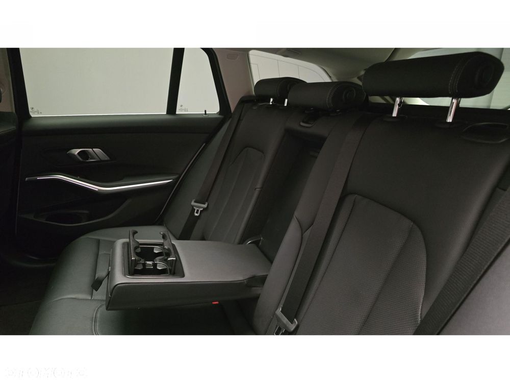 BMW Seria 3 320d xDrive mHEV M Sport - 23
