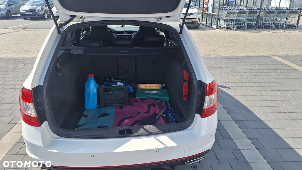 Skoda Octavia Combi 2.0 TDI RS - 11
