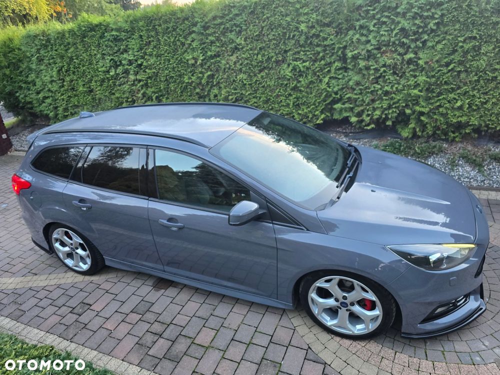 Ford Focus Turnier 2.0 EcoBoost ST mit Leder-Sport-Paket - 20