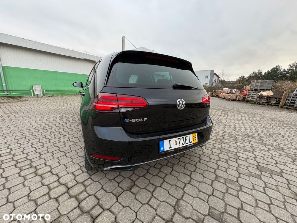 Volkswagen Golf - 6