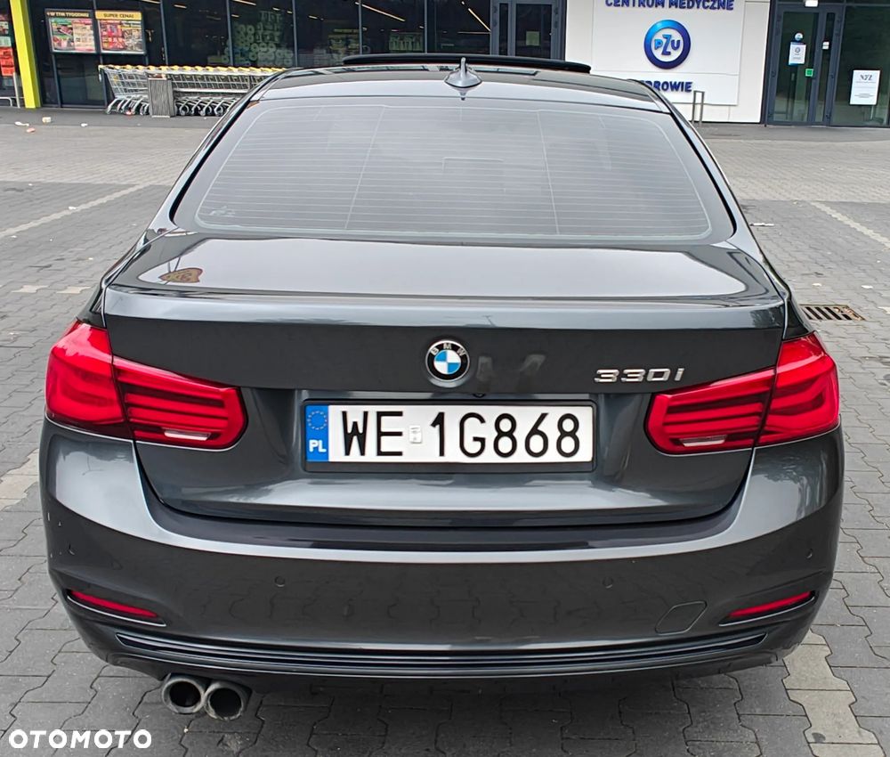 BMW Seria 3 330i - 10