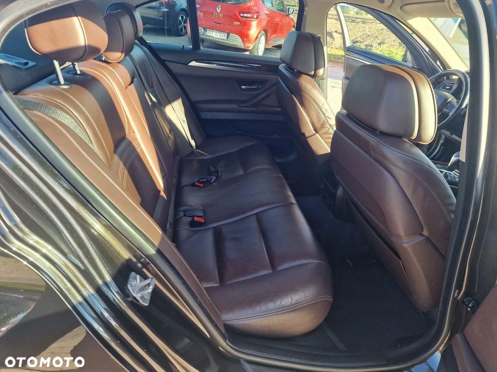 BMW Seria 5 530d xDrive Sport-Aut Luxury Line - 25