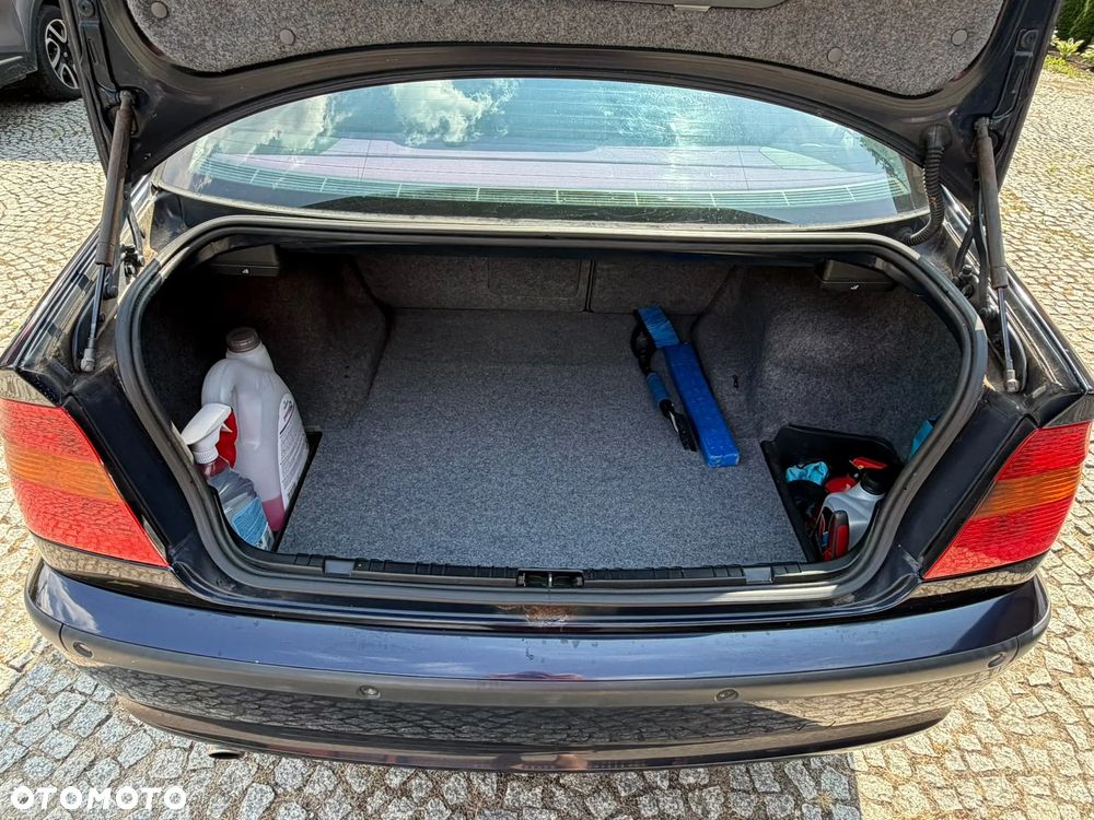 BMW Seria 3 318i - 7
