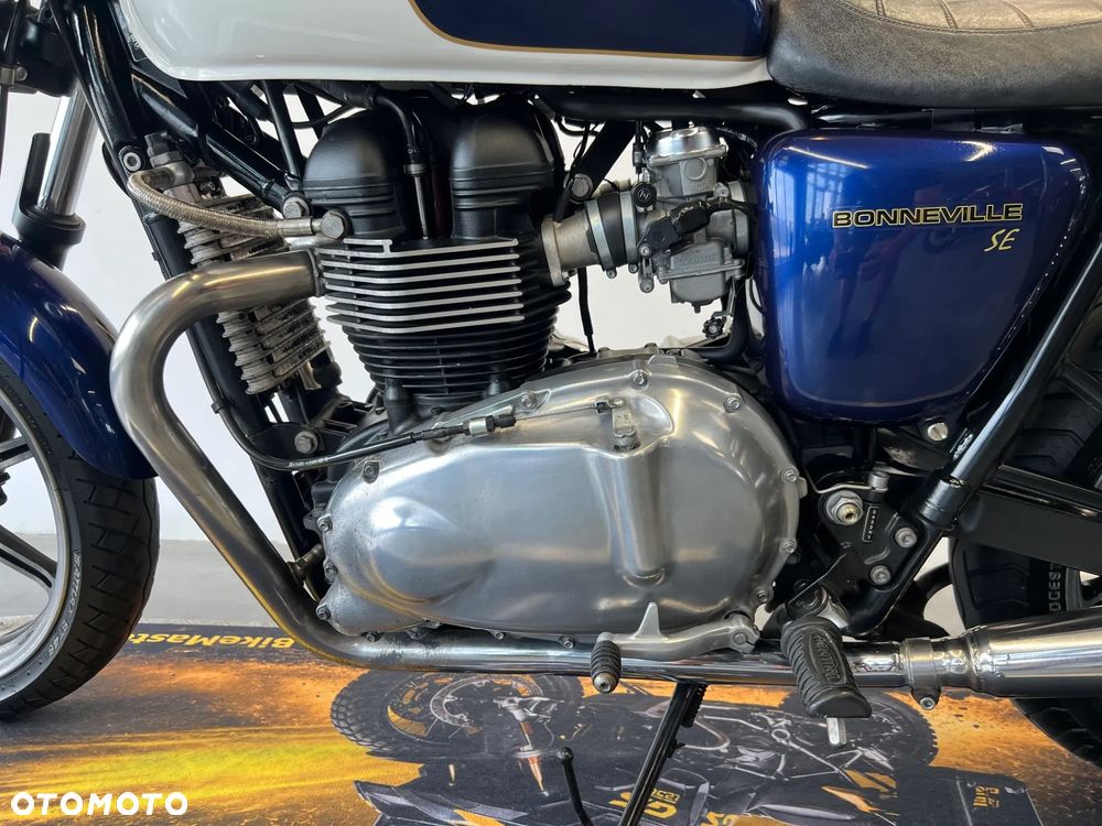 Triumph Bonneville - 8