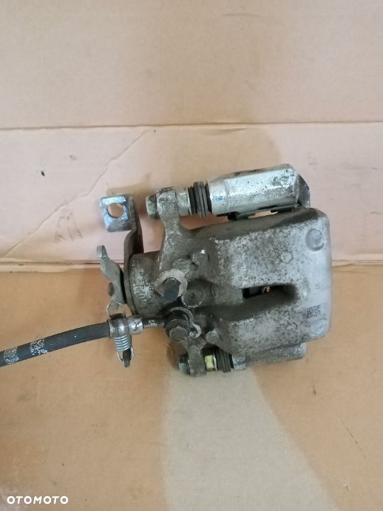 Zacisk hamulcowy prawy tyl Hyundai i30 KIA 2018R III 1.4 - 1