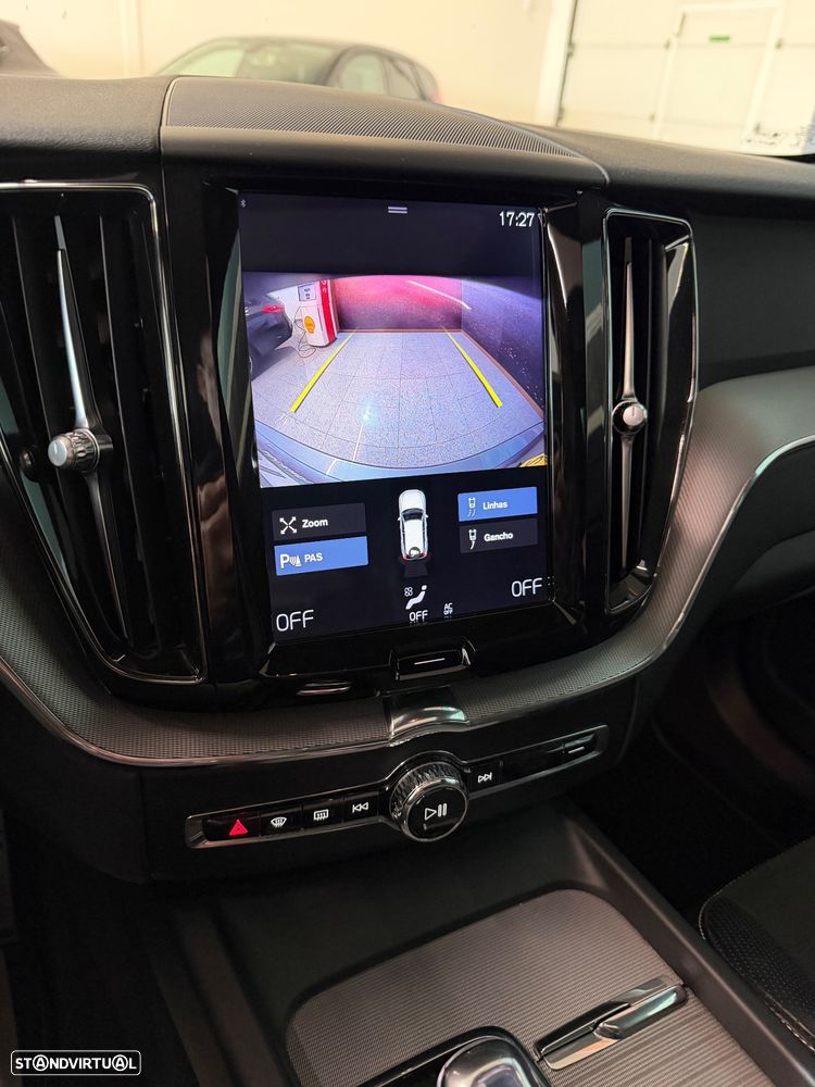 Volvo XC 60 2.0 T8 PHEV R-Design AWD - 17