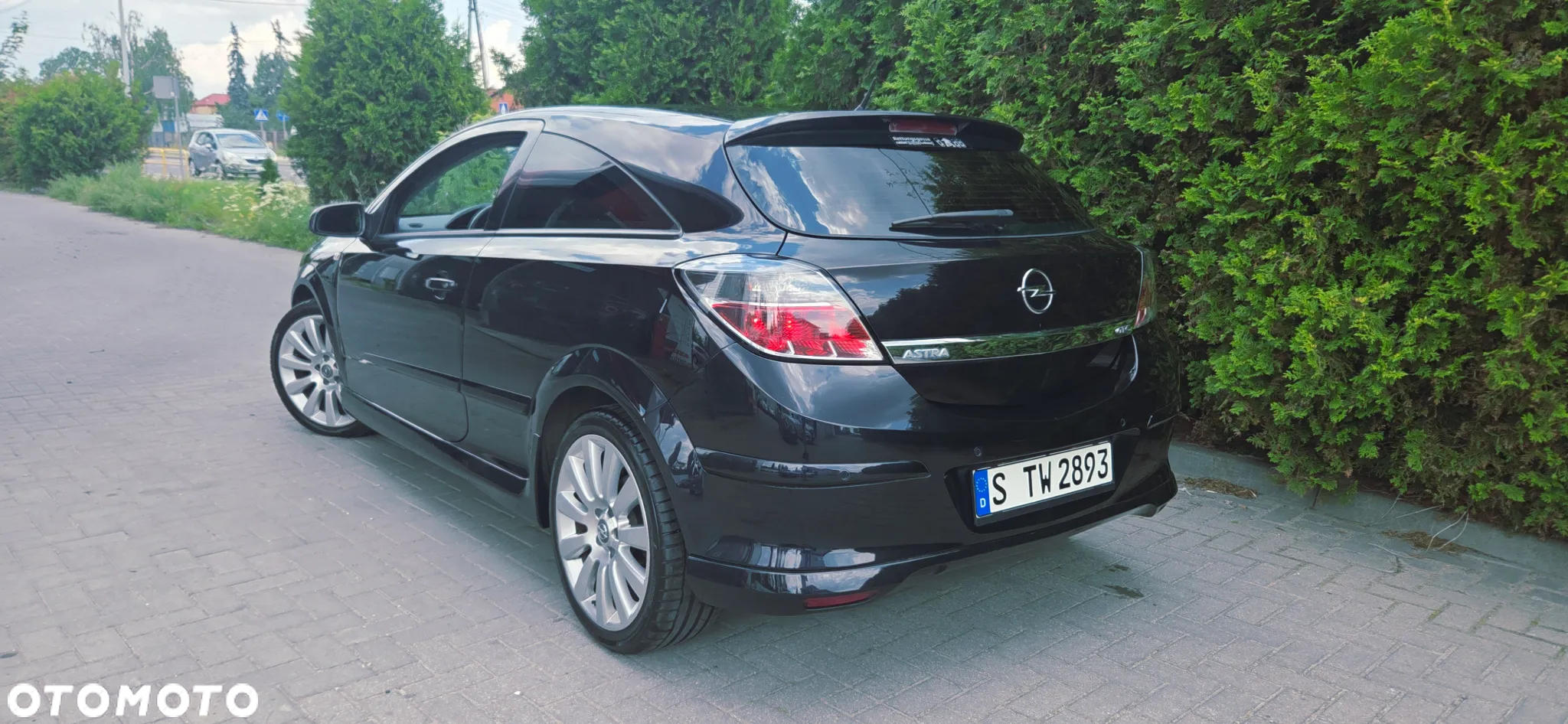 Opel Astra GTC 1.8 Cosmo - 11