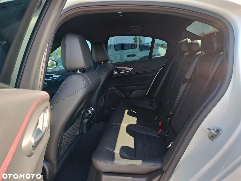 Alfa Romeo Giulia - 10