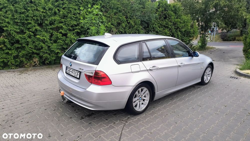 BMW Seria 3 318i - 4