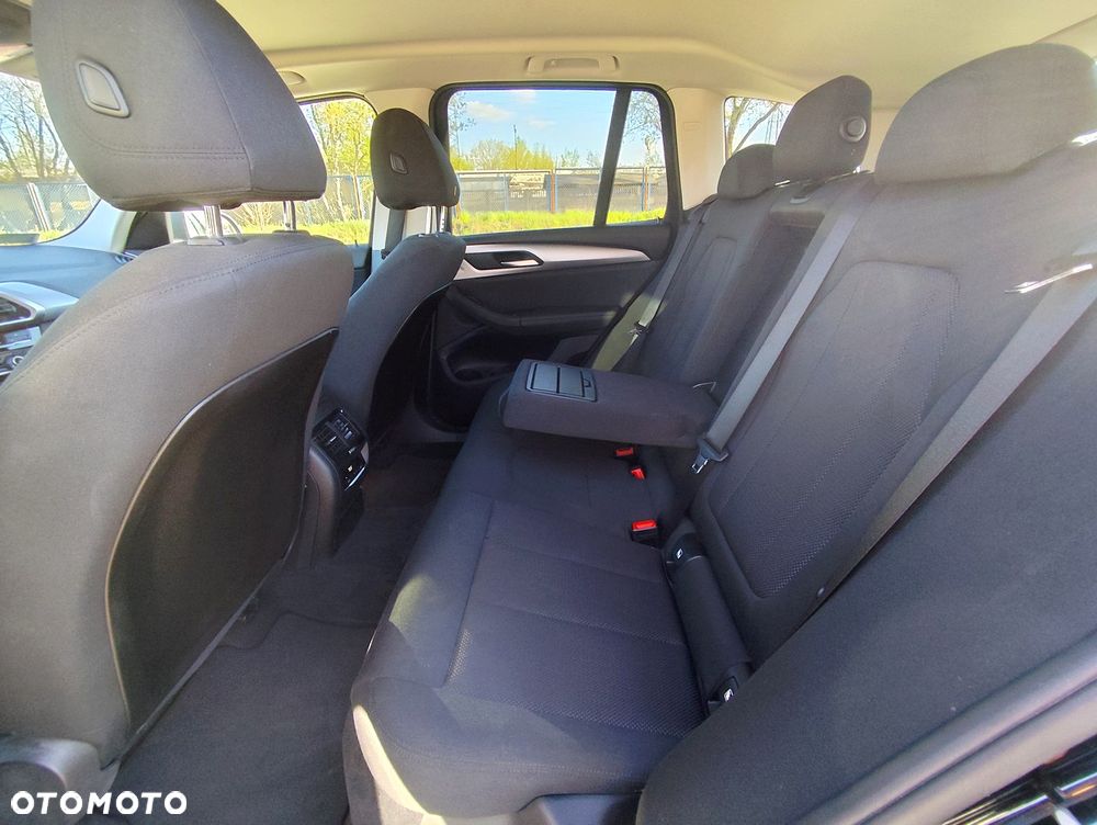 BMW X3 xDrive20i Advantage - 8
