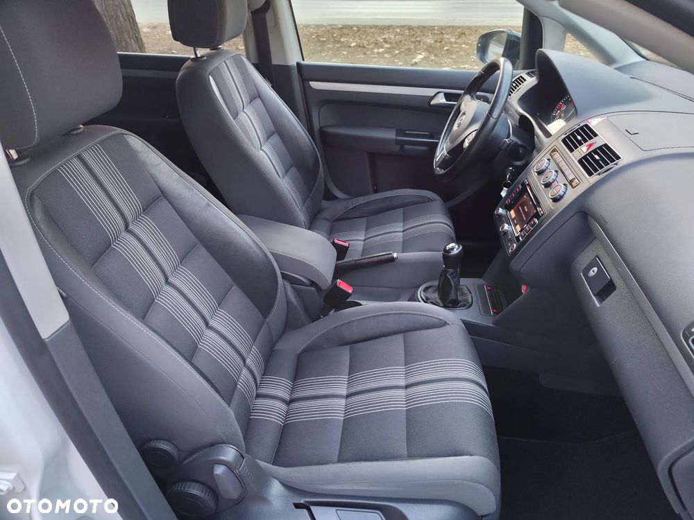 Volkswagen Touran 2.0 TDI DPF BlueMotion Technology MATCH - 16