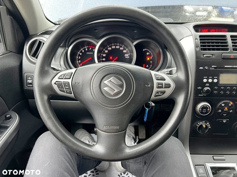 Suzuki Grand Vitara 2.0 - 19