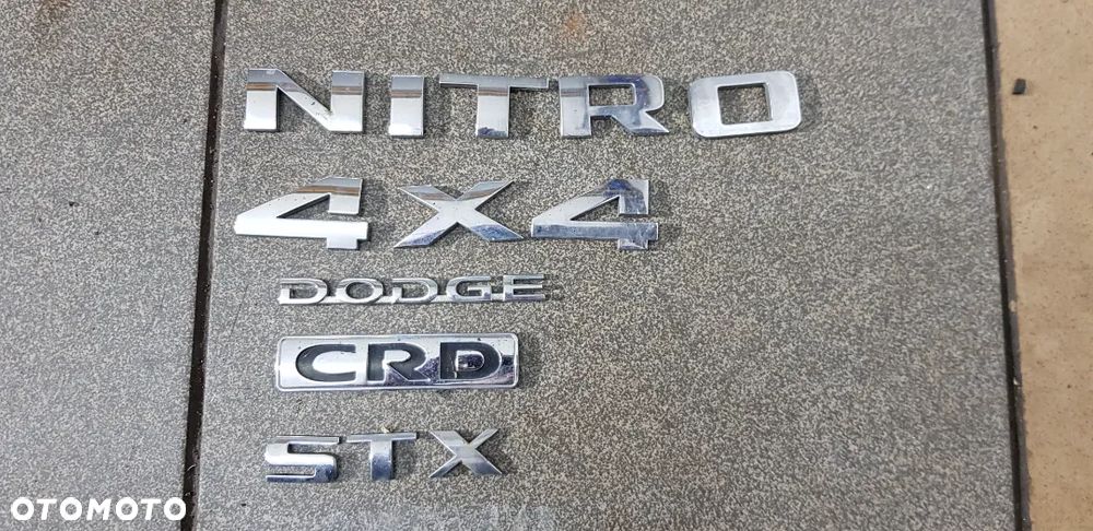 Dodge Nitro Emblemat Klapy Bagażnika - 1