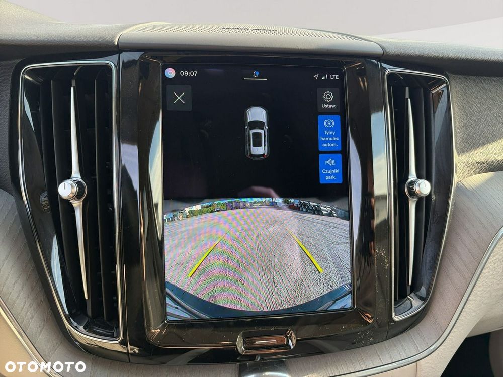 Volvo XC 60 B5 B AWD Plus Bright - 23