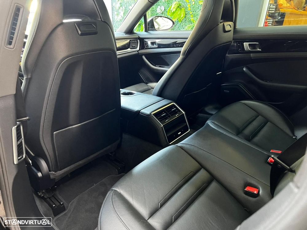 Porsche Panamera Sport Turismo 4 E-Hybrid Platinum Edition PDLS - 12