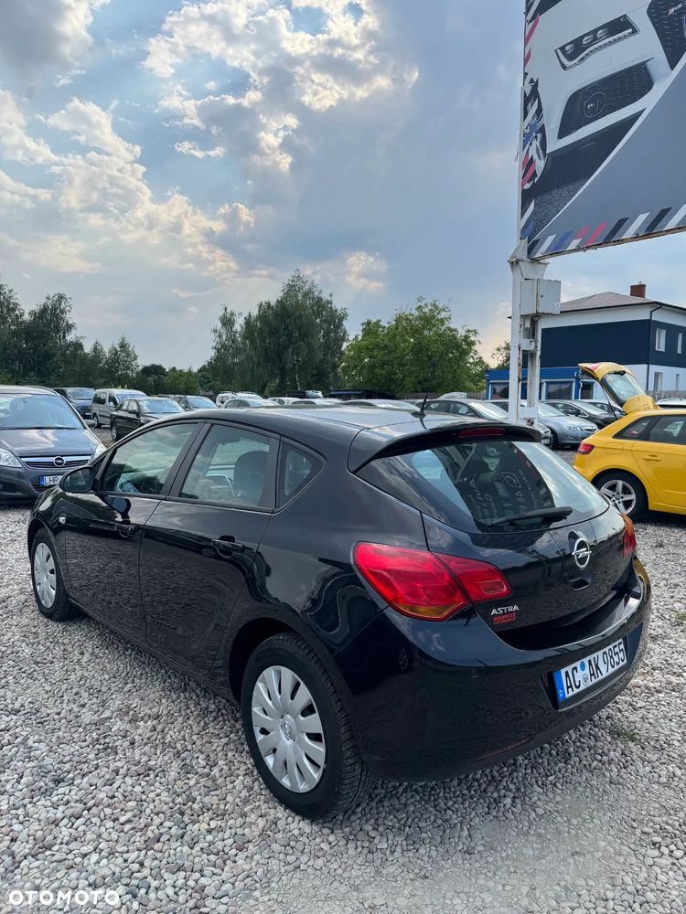Opel Astra 1.6 Design Edition - 4