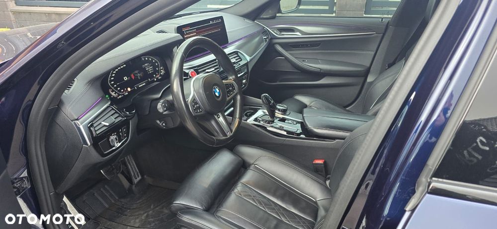 BMW Seria 5 M550i xDrive sport - 12