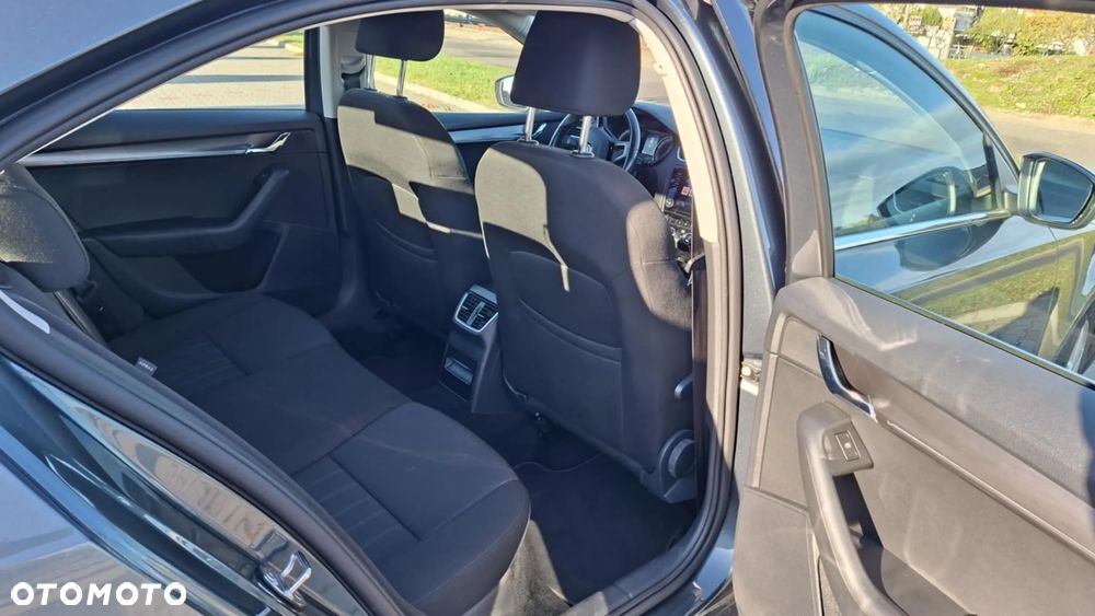 Skoda Octavia 2.0 TDI Style DSG - 8
