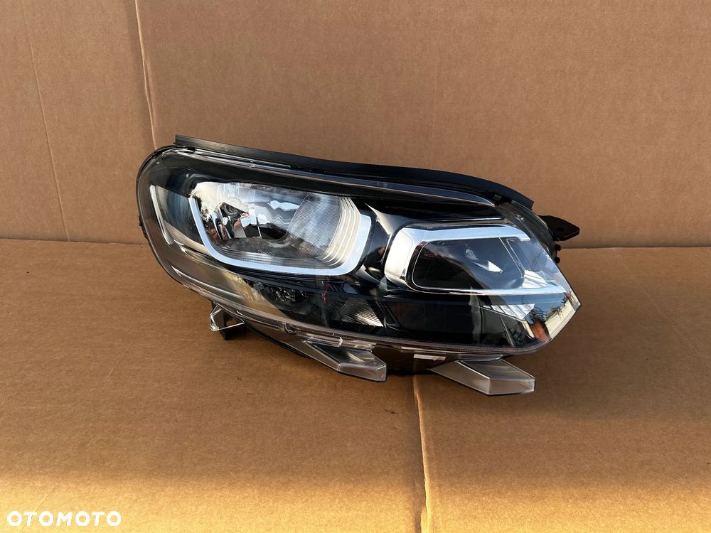 TOYOTA PROACE II 2 JUMPY VIVARO EXPERT ZAFIRA LAMPA PRZEDNIA PRZÓD PRAWA 9808567680