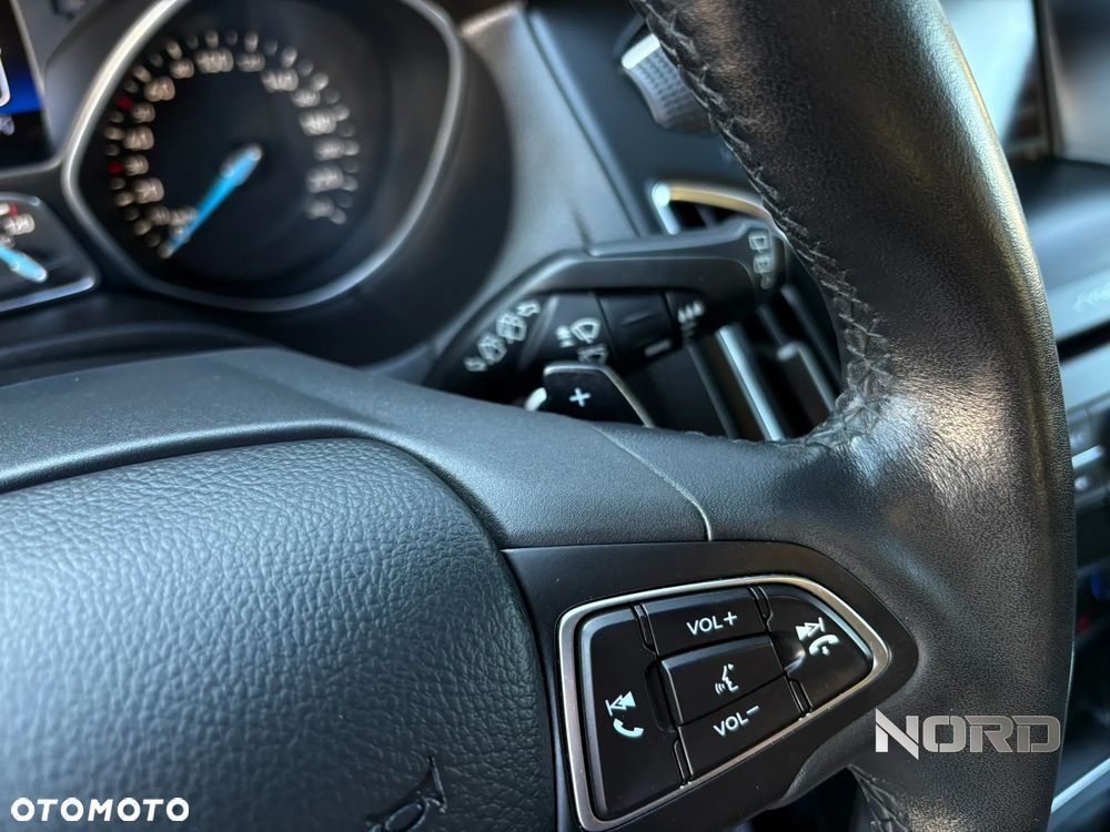 Ford Focus 1.0 EcoBoost Titanium - 24