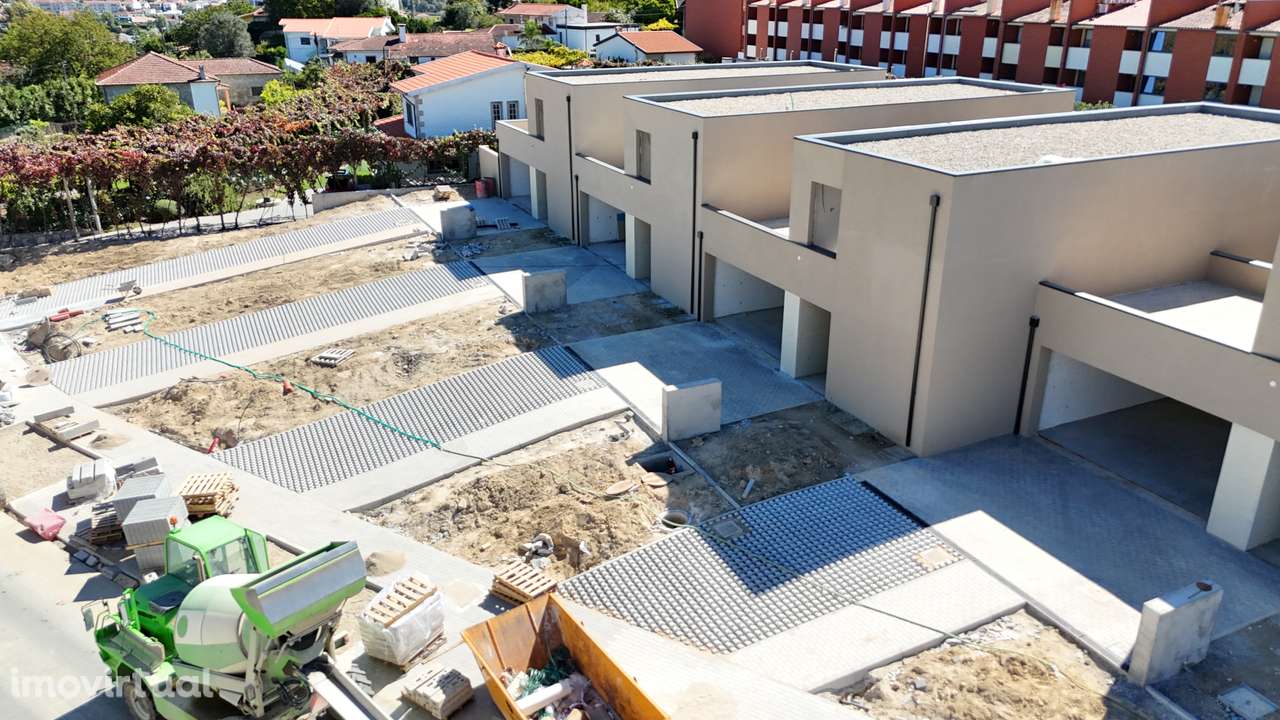 Moradia T3 de Luxo com 3 Suítes, Escritório e Piscina - Grande imagem: 2/31