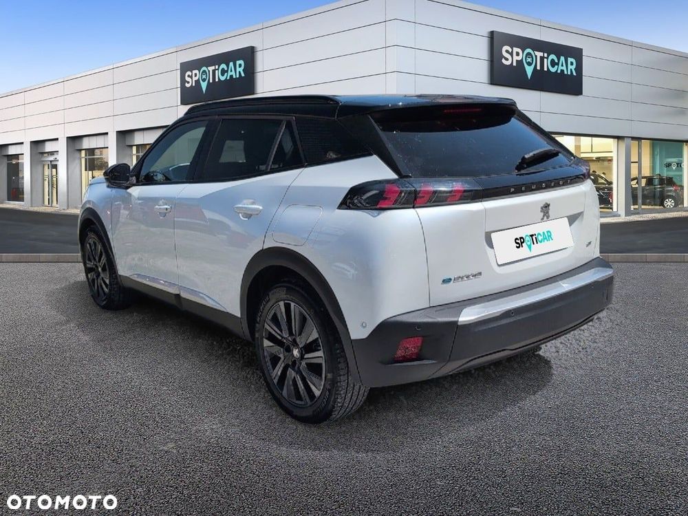 Peugeot 2008 - 8