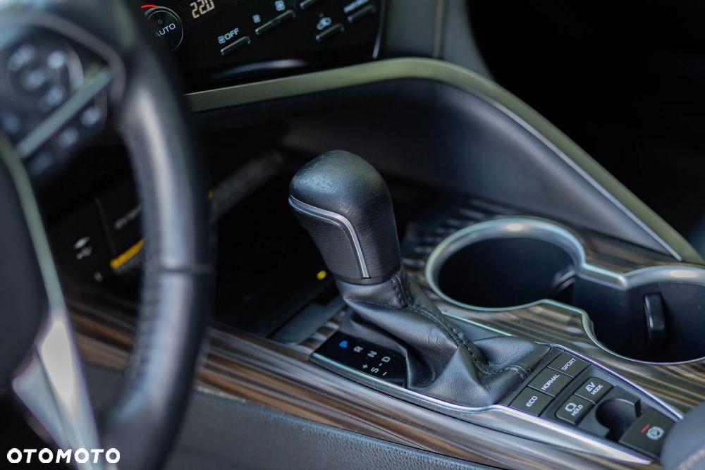 Toyota Camry 2.5 Hybrid Executive CVT - 33