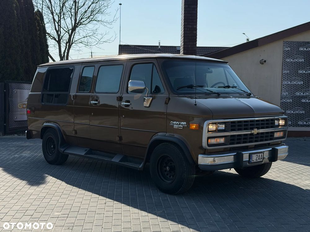 Chevrolet Chevy Van - 3