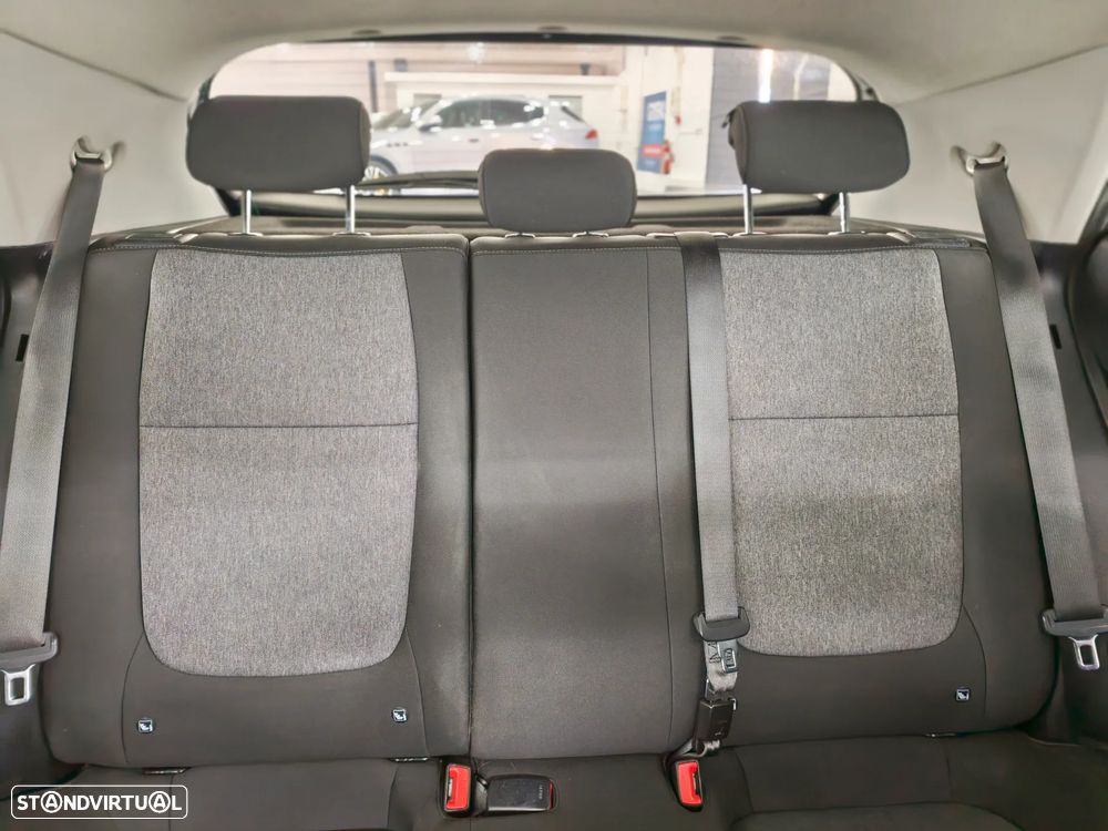 Kia Stonic 1.2 Dynamic — fotografia 21