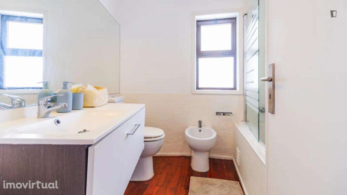Apartamento com 3 quartos - localizado em Lordelo do Ouro Porto - Grande imagem: 4/14