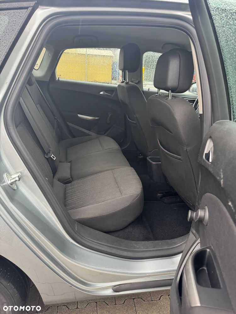 Opel Astra 1.6 Design Edition - 10