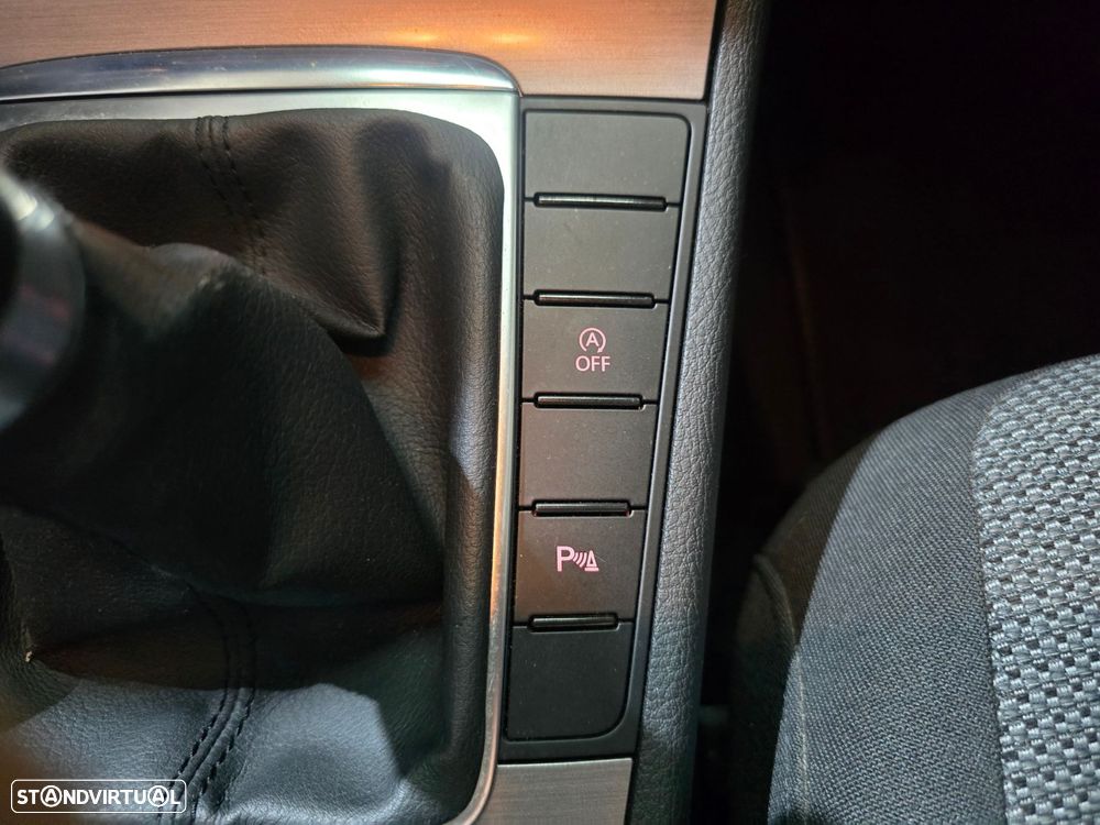 VW Passat Variant 1.6 TDI BlueMotion - 16