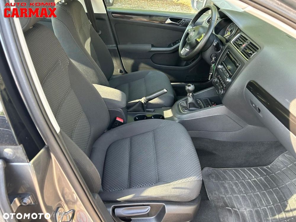 Volkswagen Jetta 1.6 TDI Comfortline - 24