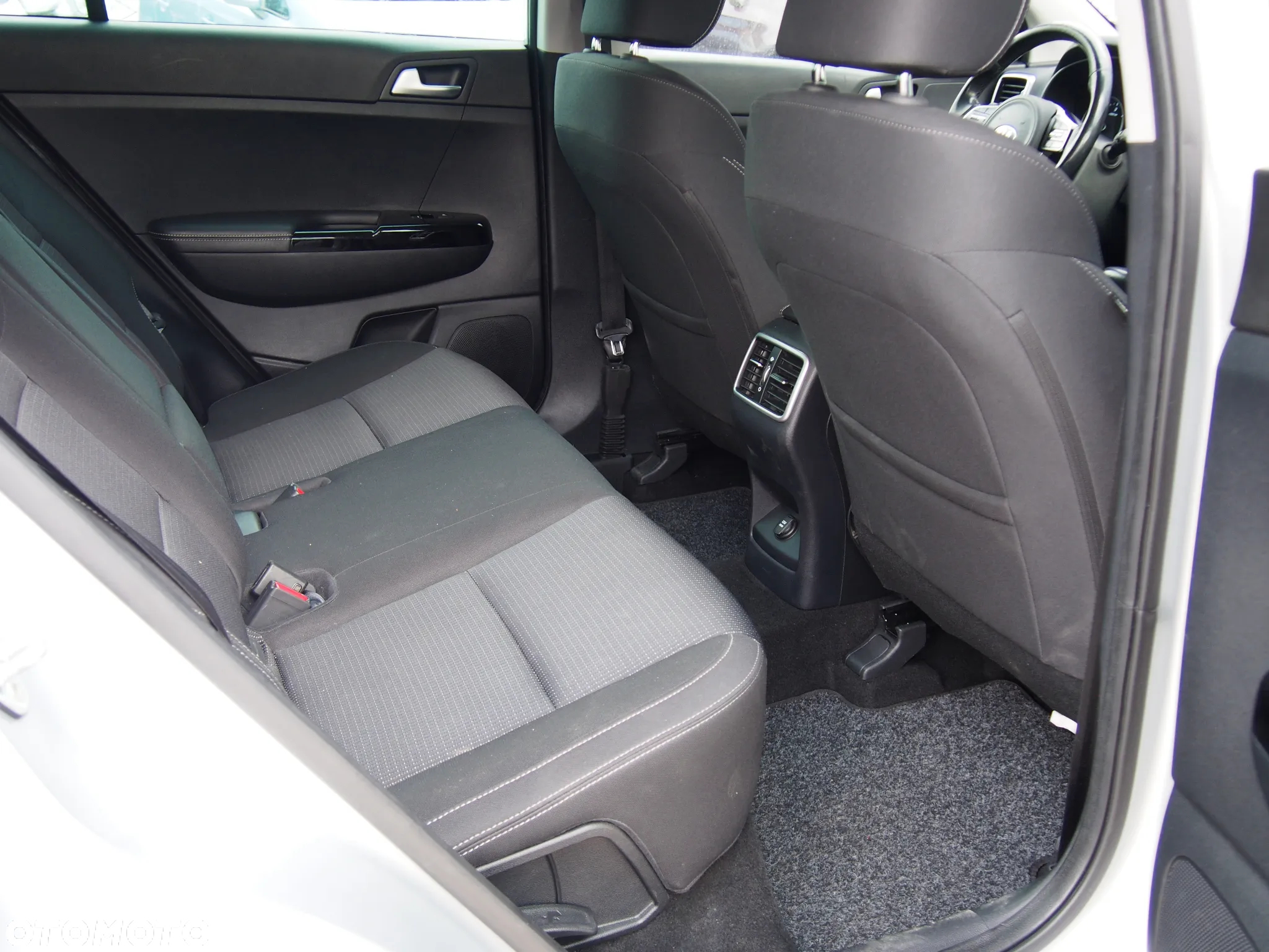 Kia Sportage 1.6 CRDI L 4WD - 19