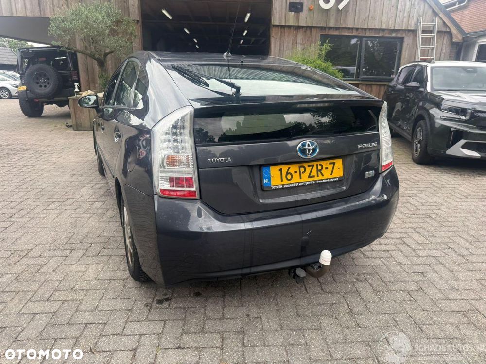 Toyota Prius (Hybrid) Executive - 3