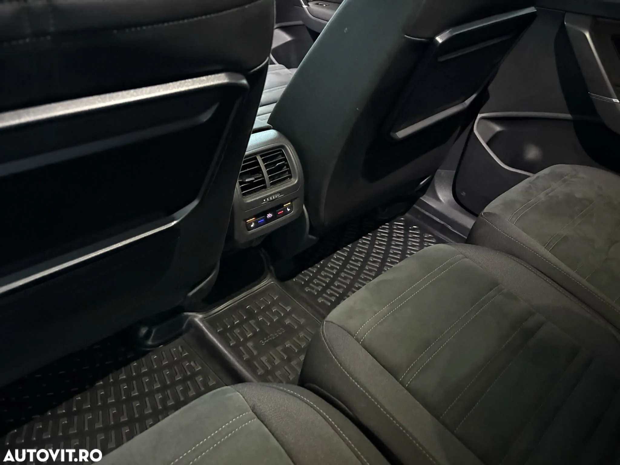 Volkswagen Touran 2.0 TDI DSG Highline - 8