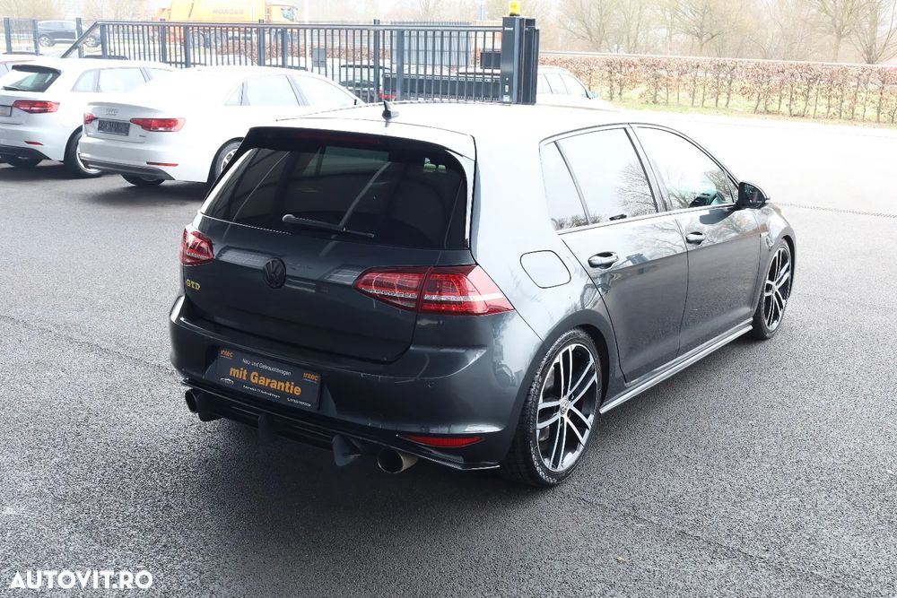 Volkswagen Golf 2.0 TDI DPF BMT DSG GTD - 37
