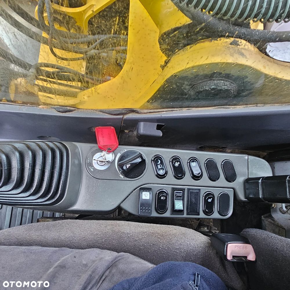 Komatsu PC210 - 18