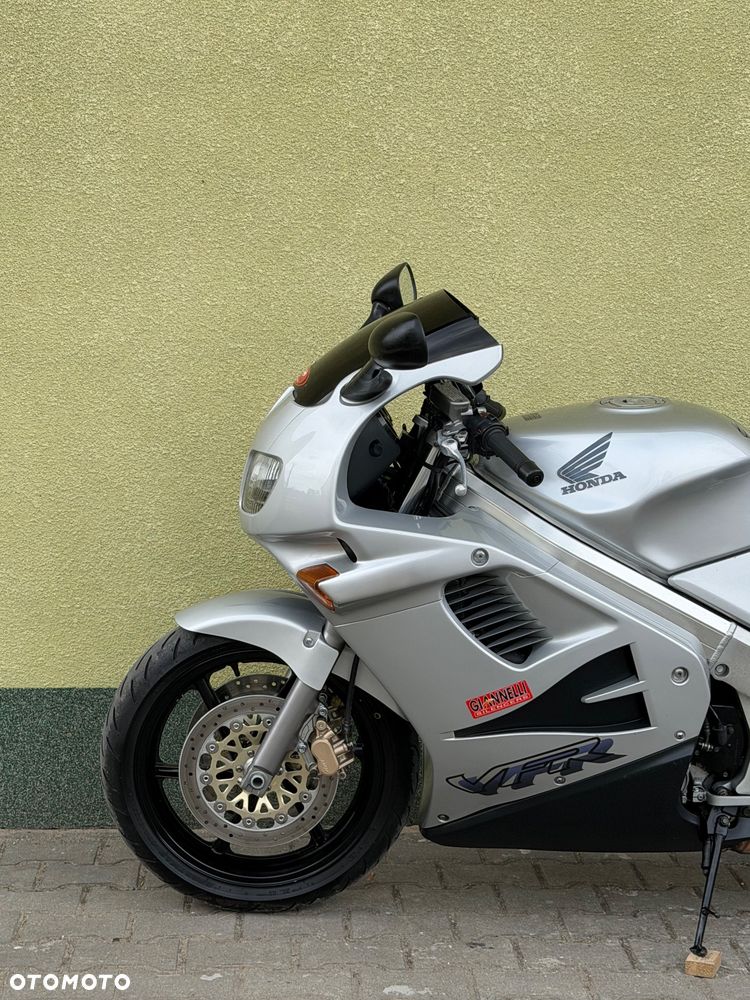 Honda VFR - 24