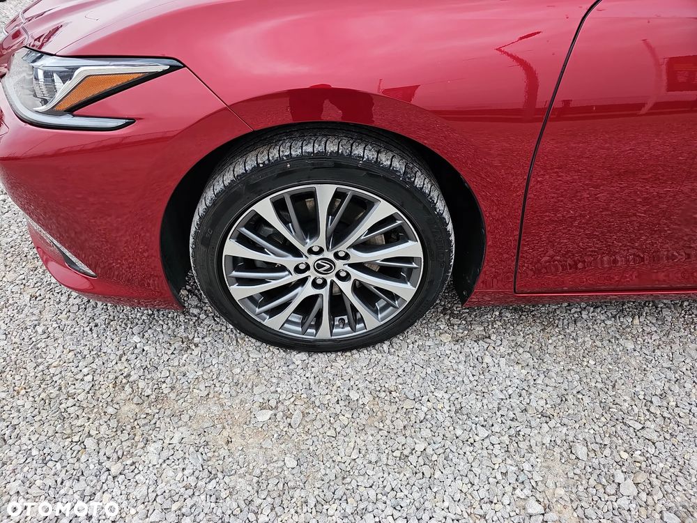 Lexus ES 300h Business Edition - 9