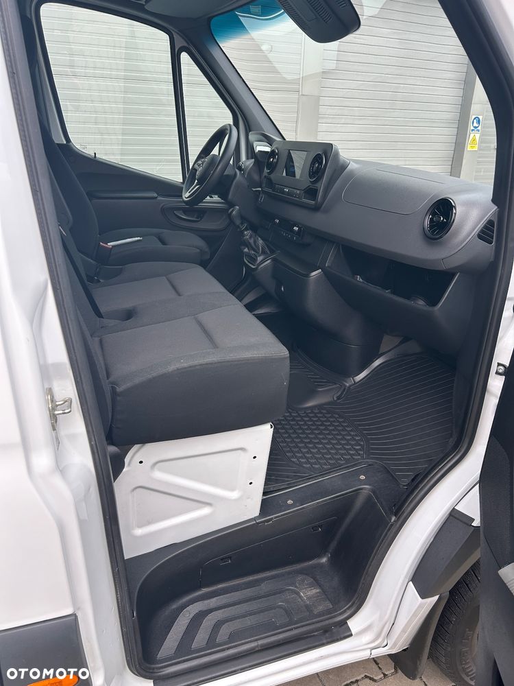Mercedes-Benz Sprinter - 14