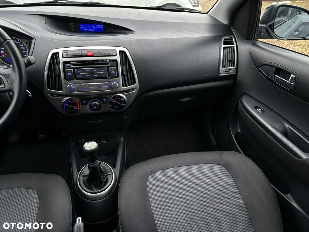 Hyundai i20 1.2 Fifa World Cup Edition - 24