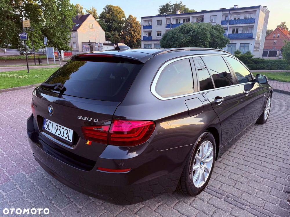 BMW Seria 5 520d xDrive - 10