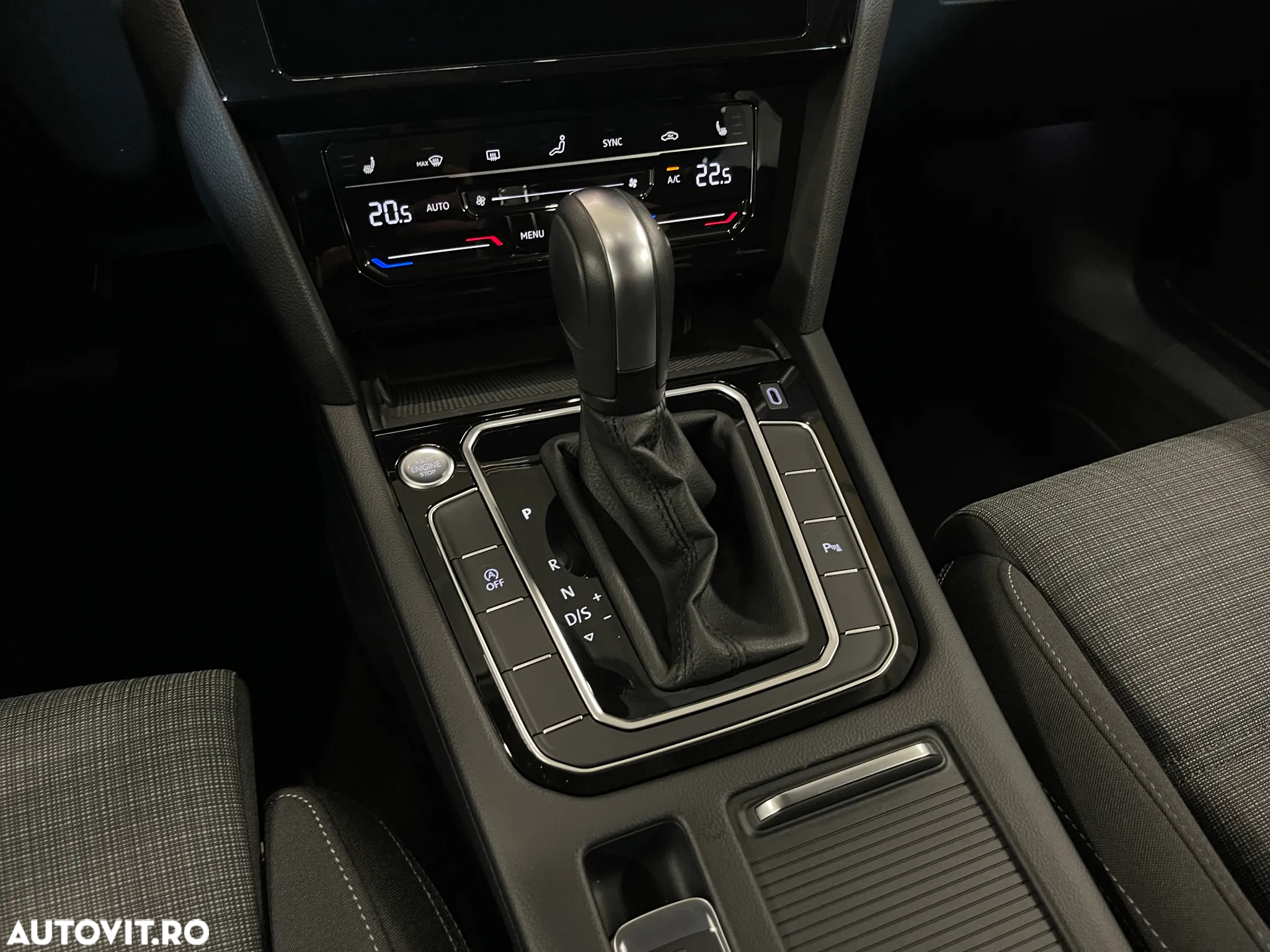 Volkswagen Passat 2.0 TDI DSG Comfortline - 24